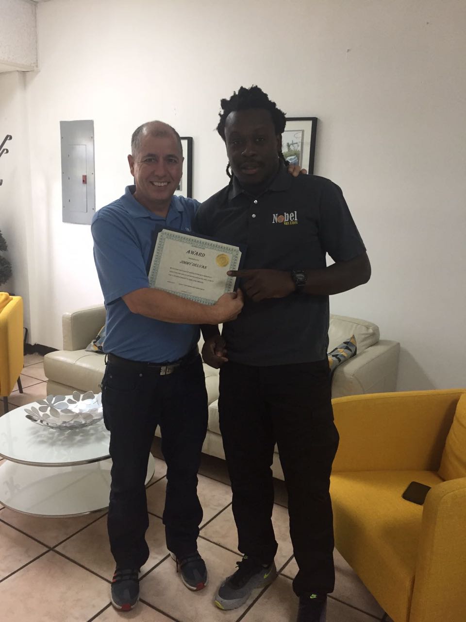 Nobel Relocation recognizing a team member for his work